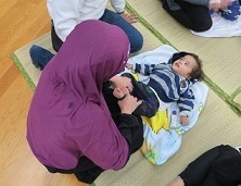 ベビーマッサージ風景写真２