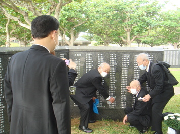 沖縄戦で亡くなられたご遺族の刻銘