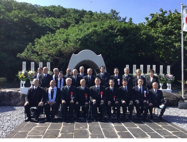 島根の塔追悼式集合写真