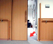 写真：スライド式ドア