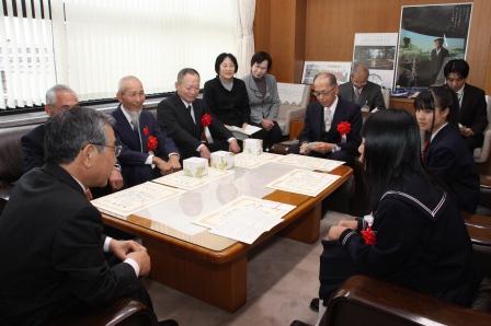 知事との懇談の様子（写真）