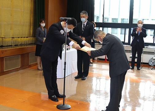 安部山氏表彰状授与