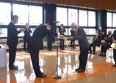 前田氏表彰状授与