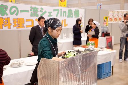 料理するみなさんの様子４