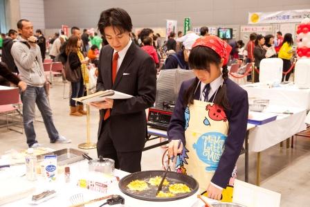 料理するみなさんの様子６