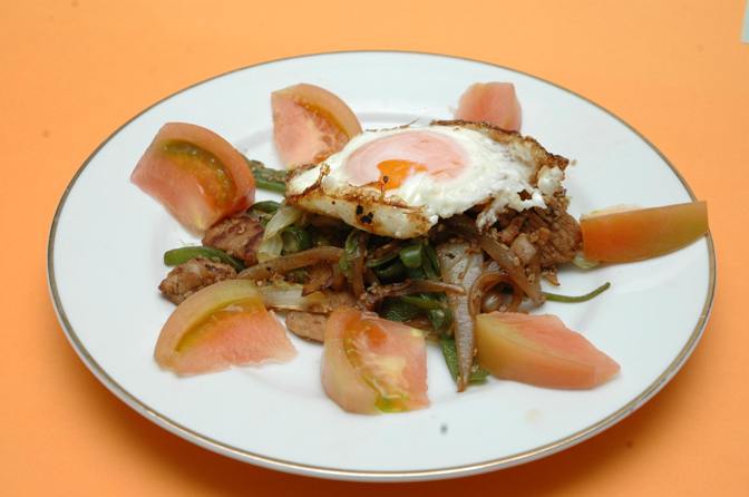 太陽風野菜いための目玉焼きのせの写真