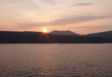 島後に沈む夕日