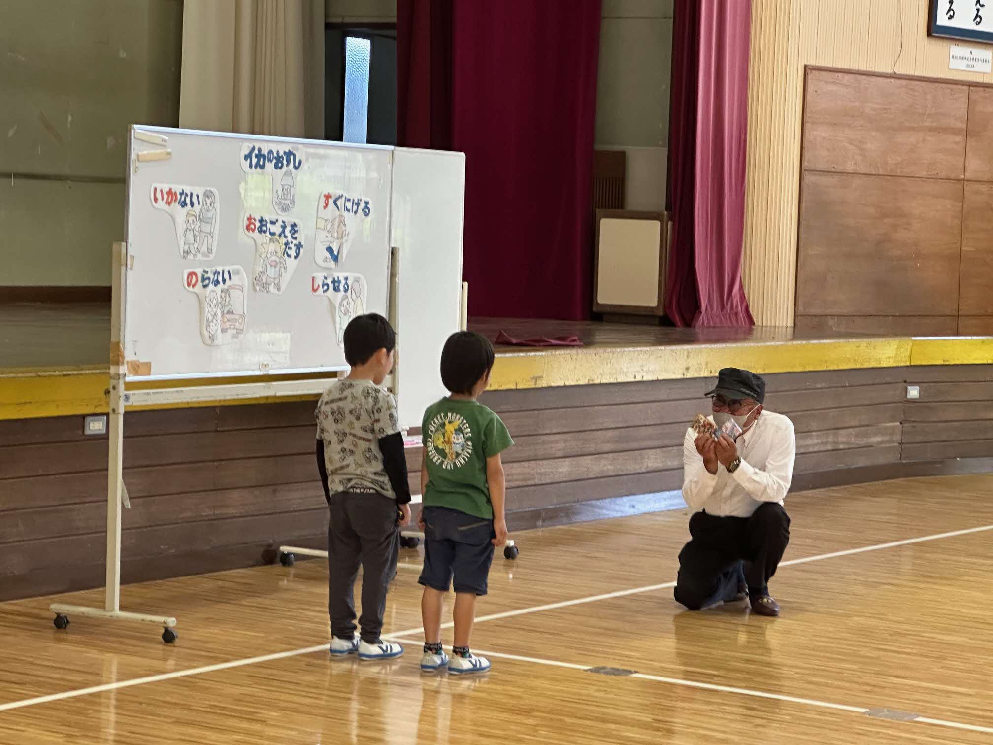 出雲市立荘原小学校で防犯教室の様子２