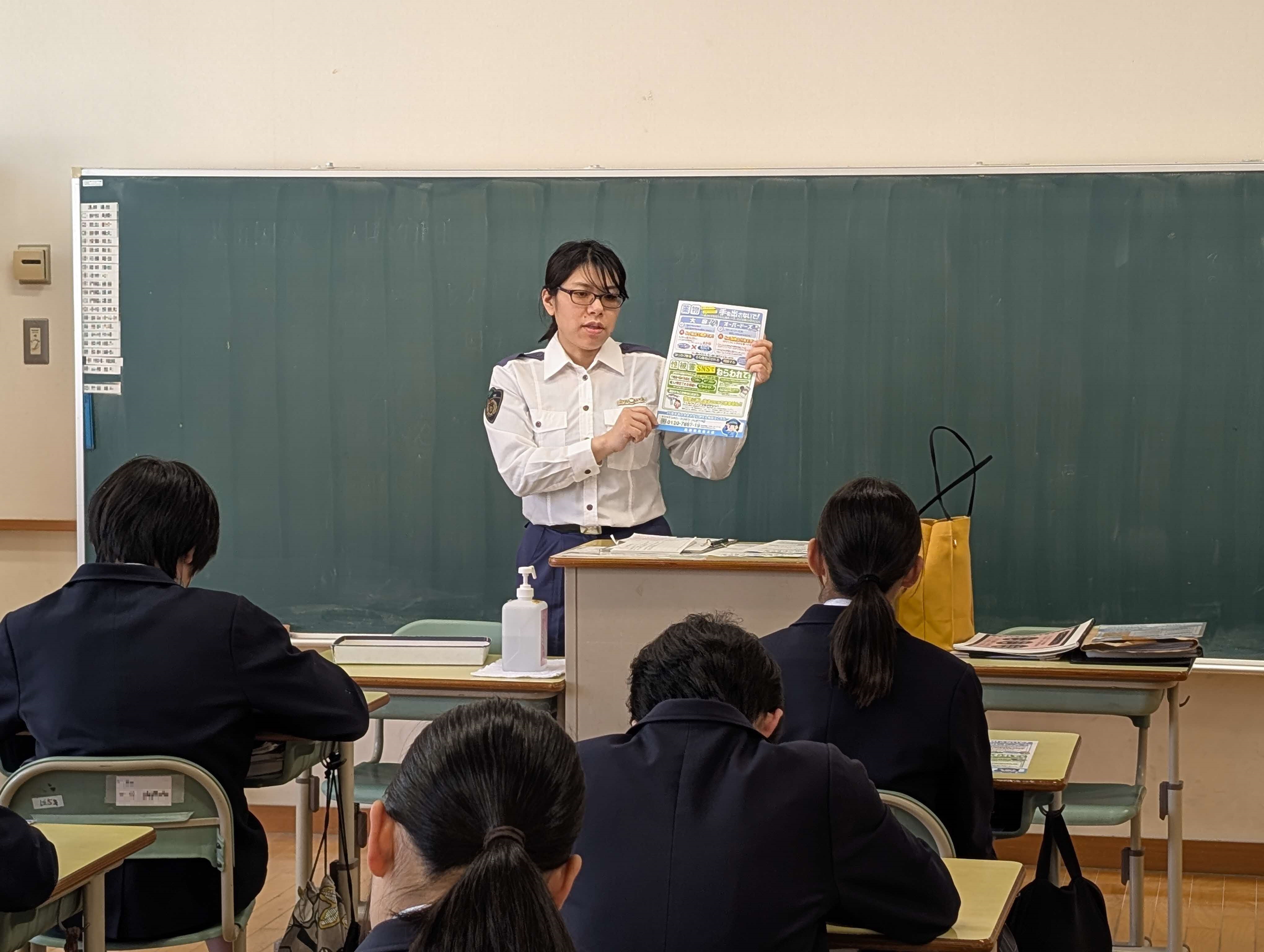 八束学園少年サポートセンターの説明の様子