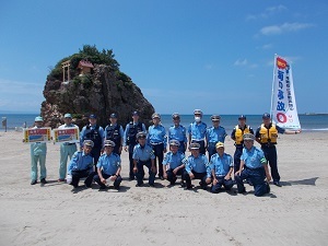 全員で集合写真を撮った様子
