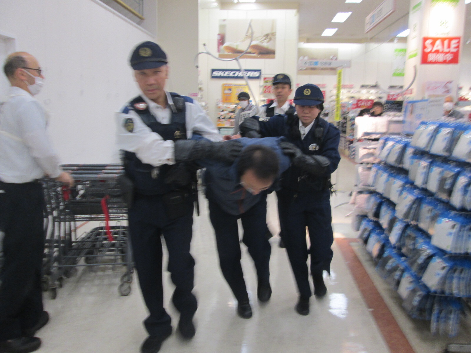 不審者を制圧した写真