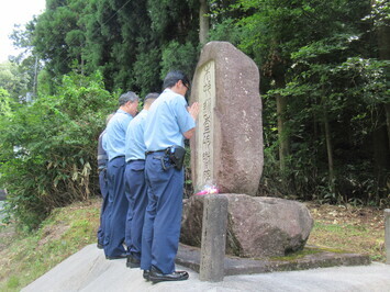 慰霊碑参拝