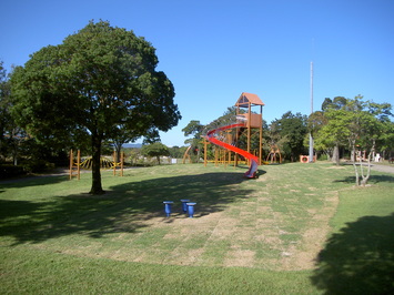 万葉公園「こどもの広場」